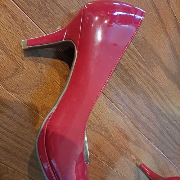 RED Heels - Picture 3 of 3